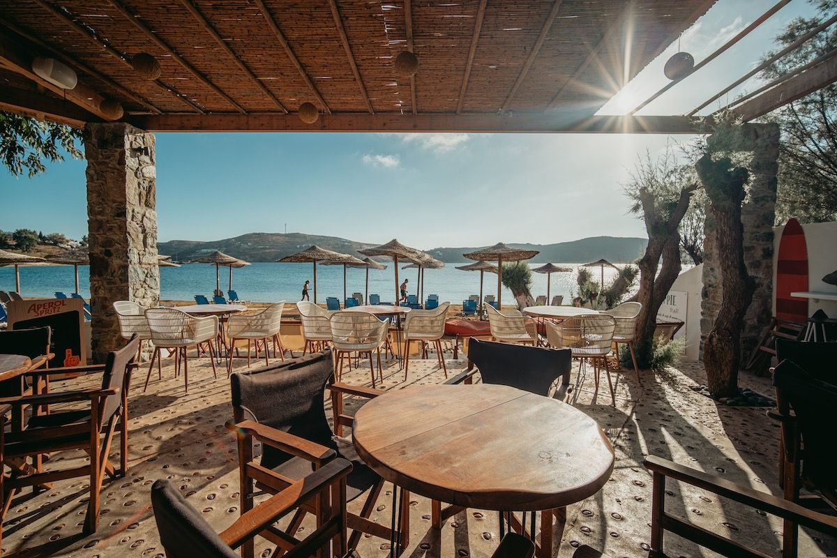 Serifos Lounge Bar   Η καλύτερη μουσική. Από νωρίς το πρωί μέχρι αργά το βράδυ, 