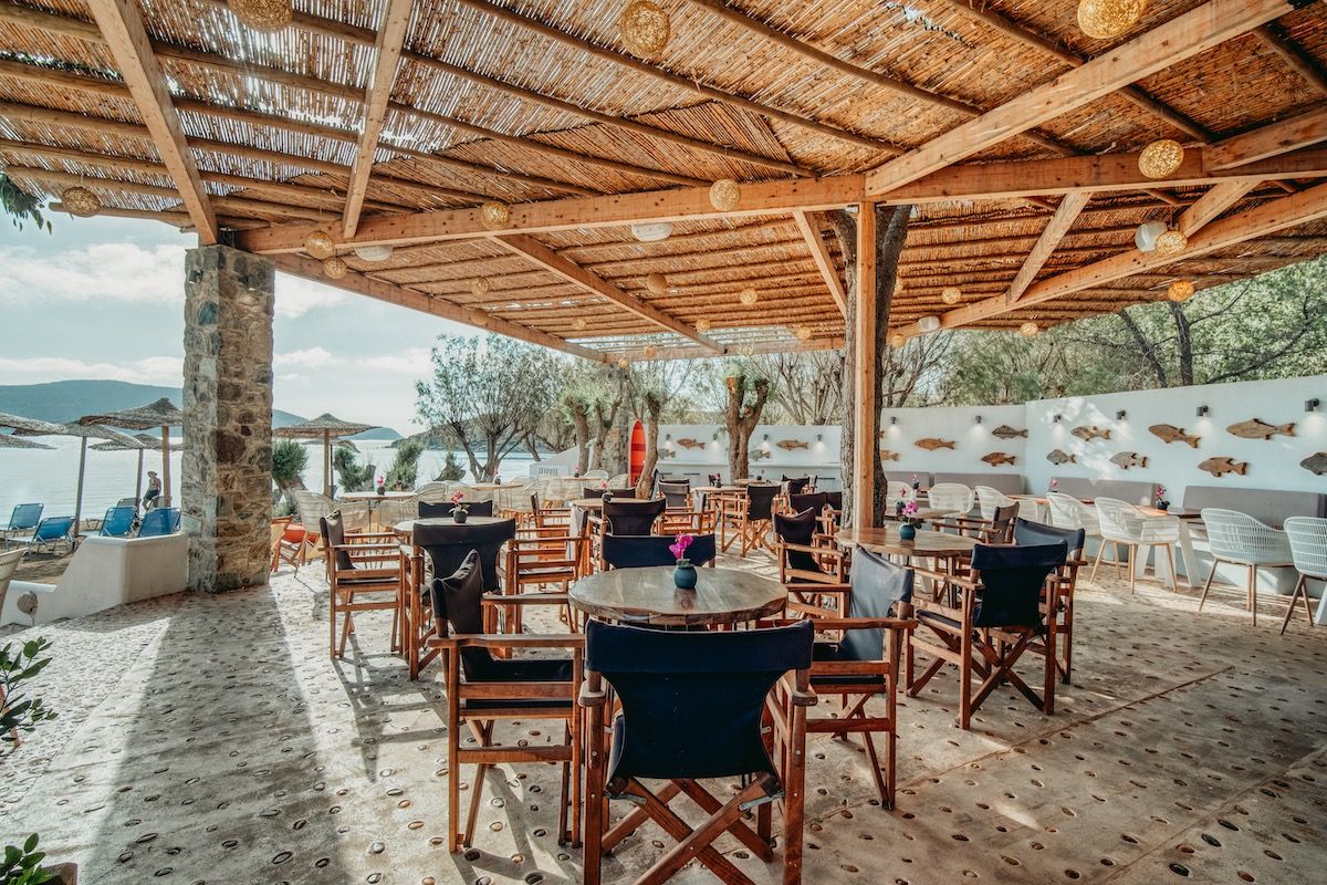 Serifos Lounge Bar   Η καλύτερη μουσική. Από νωρίς το πρωί μέχρι αργά το βράδυ, 