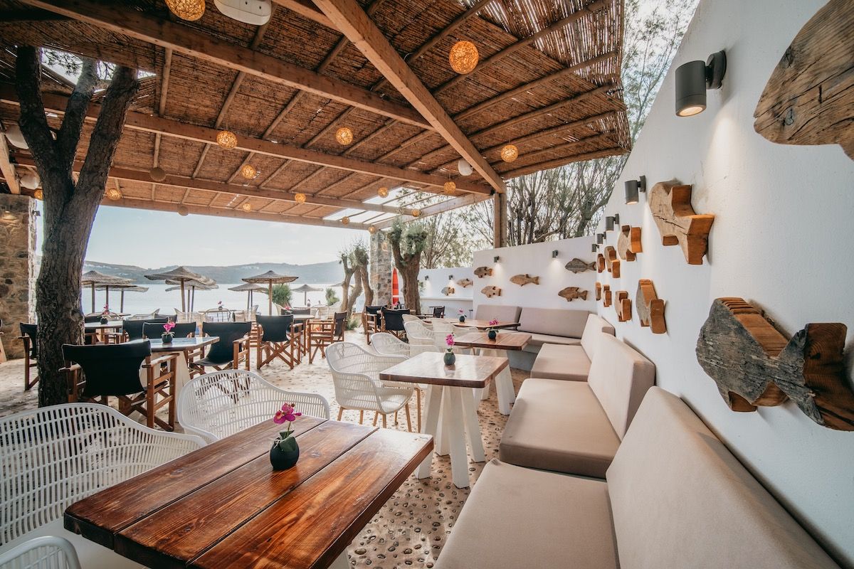 Serifos Lounge Bar   Η καλύτερη μουσική. Από νωρίς το πρωί μέχρι αργά το βράδυ, 