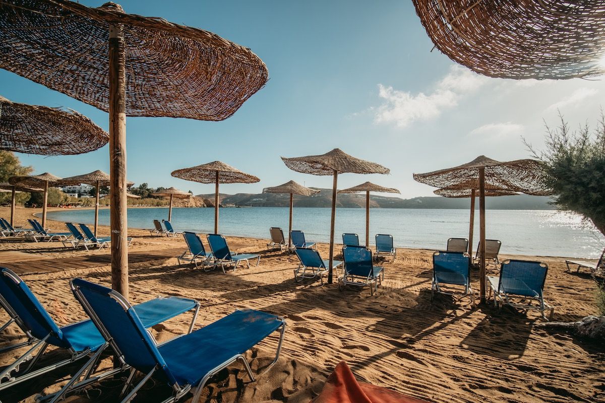 Serifos Lounge Bar   Η καλύτερη μουσική. Από νωρίς το πρωί μέχρι αργά το βράδυ, 